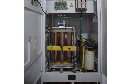 三相電交流穩(wěn)壓器